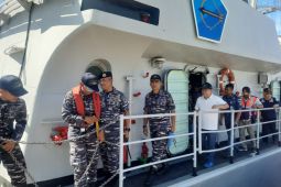 KRI Badik-623 selamatkan sembilan ABK di perairan Selat Makassar