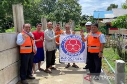 Indocement bersama warga bangun tanggul antisipasi banjir