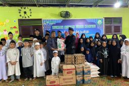 Brimob Polda Sumut berikan paket sembako untuk rumah tahfidz