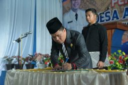 Satono resmikan dua desa baru di Kabupaten Sambas