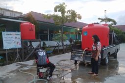 Perumdam Tirta Senentang Sintang suplai air bersih untuk korban banjir