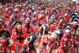 7.891 penari topeng kelana dari Indramayu pecahkan rekor MURI