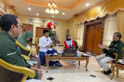 Bupati Hendy Siswanto jadi orang pertama yang didata Regsosek di Jember