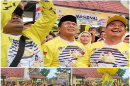 Sumringahnya TSO dan Ketua DPRD dikerumuni masyarakat simpatisan Partai Golkar Palas