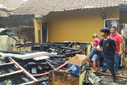 DPRD Garut salurkan bantuan untuk korban kebakaran di Dayeuhandap