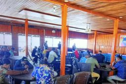 Disnakertrans latihan masyarakat kelola Homestay di kabupaten Raja Ampat