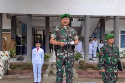Kapten Inf.Budiono pembina upacara di SMA Negeri I Tebing Tinggi