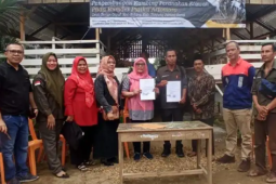 SKK Migas-PetroChina serahkan 35 kambing etawa ke BUMDES Desa Terjun Gajah