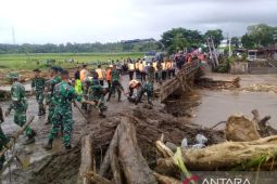 Jalan raya Denpasar-Gilimanuk dibuka bertahap setelah banjir bandang (video)