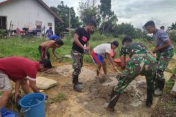 Warga dan TNI gotong royong bangun gereja Sei Tekam batas RI-Malaysia