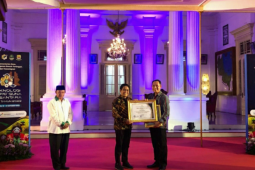 Bupati Purwakarta terima dua penghargaan dari Kemendes PDTT