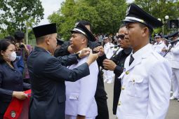 Samuel lantik 98 kades Landak periode 2022-2028