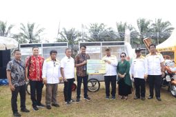 PTPN IV serahkan bantuan TJSL kepada Bupati Simalungun