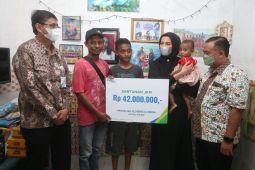BPJS Ketenagakerjaan serahkan santunan kematian mitra Gojek