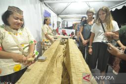 Festival Danau Poso  pamerkan 80 produk UMKM dan IKM