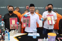 Polisi ungkap tempat pembuatan tembakau sintetis dan peraciknya di Garut
