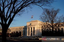 Wall Street jatuh, data pekerjaan lebih kuat picu kekhawatiran suku bunga