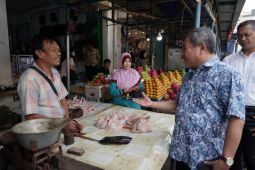 Bupati Garut cek perekonomian pedagang di sejumlah pasar