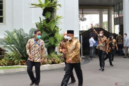 Pemerintah menginvestigasi bahan baku dan obat sirop penyebab gagal ginjal akut