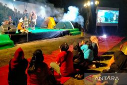 Pendidikan politik pemilih pemula di Pangkalpinang melalui pentas seni