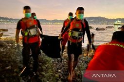 SAR Ambon sampaikan bocah terseret banjir ditemukan meninggal dunia di laut