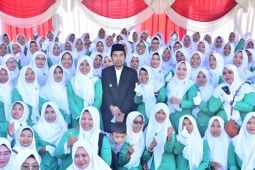 Bupati serukan santri di Madiun wajib berakhlak dan beretika