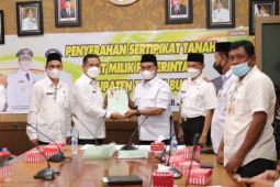 Warga Tanah Bumbu terima sertifikat tanah dari program PTSL