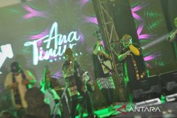 Festival Danau Poso 2022  ditutup dengan penampilan Saykoji