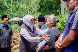 Gubernur Khofifah imbau waspadai dampak cuaca ekstrem hingga Januari 2023
