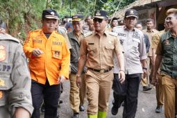 Bupati Bandung minta warga lapor jika rumahnya terancam bencana