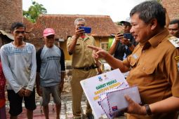 Bupati Garut bantu pemulihan rumah korban musibah kebakaran rumah