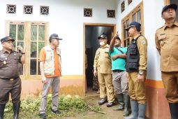 Pemkab salurkan bantuan untuk korban tanah longsor di Tulungagung