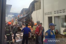 Kebakaran Bandung, Diskar kerahkan 22 truk pemadam atasi kebakaran gudang triplek