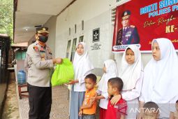 Jelang HUT Humas Polri, Polres Sidempuan datangi panti asuhan