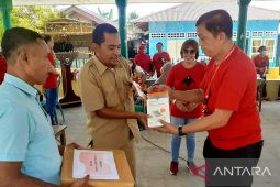 Tim Promosi Kesehatan RSUD Haulussy  Ambon bakti sosial layani lansia, begini penjelasannya
