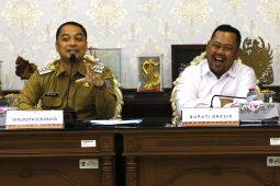 Wali Kota Surabaya dan Bupati Gresik bahas cakupan kesehatan universal