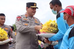 Polda Aceh bagikan 3.475 paket bantuan sosial