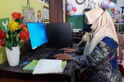 Pos PAUD Terpadu di Surabaya dapat bantuan 742 unit komputer