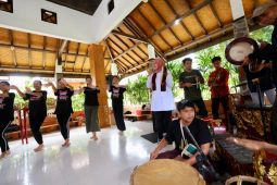 Siswa SMAN 1 Rogojampi berkesempatan menari Gandrung di London