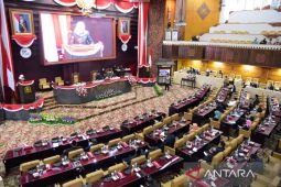 Gubernur dan DPRD Jatim sepakati empat Perda