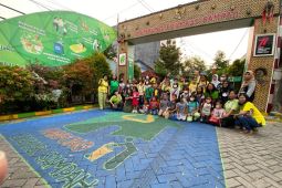 Komisi Anak GKI Sidoarjo belajar menjaga lingkungan di Kampung Edukasi Sampah