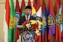 Menko PMK tekankan revolusi mental pada wisudawan UM Surabaya