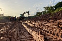 Jalan lintas menuju Ketapang rusak parah
