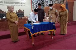Wali Kota Pangkalpinang hadiri Paripurna penetapan APBD 2023