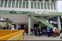 Puluhan warga mengungsi di Masjid Jami' Nurul Ikhlas Kota Bogor