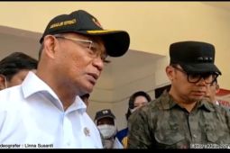 Menko PMK kunjungi lokasi longsor Kebon Kelapa dan pengungsian (video)