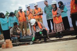 KPwBI Provinsi Jambi buatkan rumah produksi nanas Kube Mega Buana Tangkit Baru