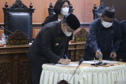 DPRD Bangka Tengah sahkan tiga Raperda