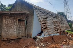 BPBD Kabupaten  Tangerang bantu korban tanah longsor