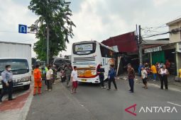 Sopir bus penabrak dealer mobil di Jatinegara diperiksa polisi